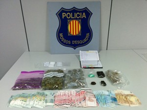 Detingut a Sant Boi per tràfic de drogues i per utilitzar un menor en la seva venta