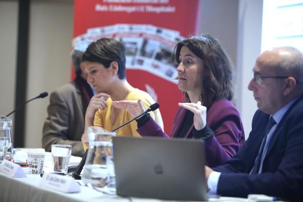 Bou, Conesa i Valero durant la conferència.