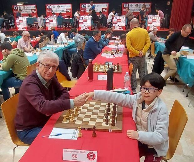 En esta ronda se ha dado el encuentro entre el jugador de mayor edad, el MF Joaquín Norja Silvestre de 79 años, contra el benjamín del torneo, el candiense Elliot Maccalum de 8 años, campeón mundial Sub-8. La partida la acabó ganando el jugador de mayor edad, el MF Joaquín Norja.