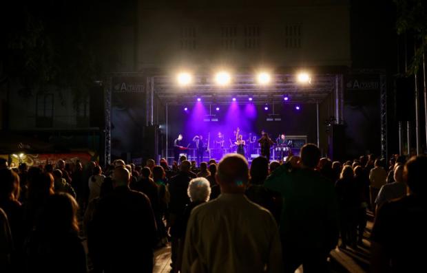 El 35.º Festival Altaveu de Sant Boi rompe la barrera del sonido con más de 8.000 asistentes