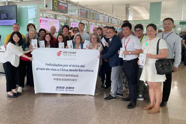 Ya es posible volar a China sin visado. El Prat celebra un año de conexión directa con Pekín