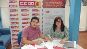 Canet  -derecha-, representante de FAPAC, y Romero, de CCOO, en la firma del convenio.
