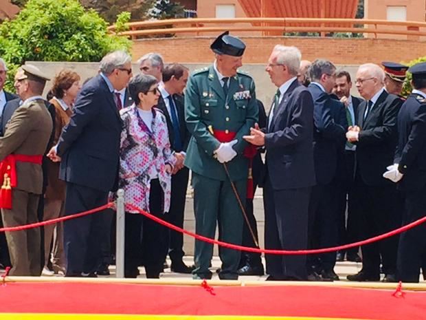 La tribuna de asistentes, con el general Pedro Garrido y la delegada del Gobierno Teresa Cunillera en el centro.