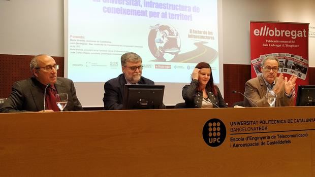 De izquierda a derecha: Juan Carlos Valero, director de BCN Content Factory; Jordi Berenguer, vicerrector de la UPC; María Miranda, alcaldesa de Castelldefels, y Pere Macias, presidente de la Fundació Cercle d'Infraestructures.