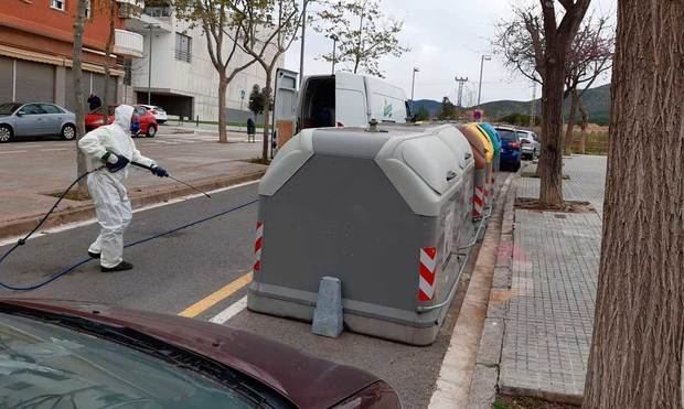 Viladecans activa un nuevo servicio de baldeo nocturno para desinfectar las calles