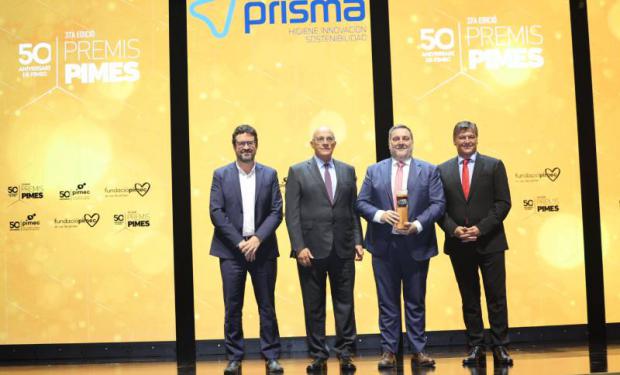 Daniel Cuenca, gerente de Prisma, recoge el premio Valores en el Desarrollo Sostenible