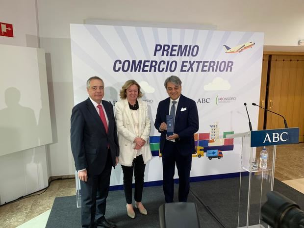 El Consorcio de la Zona Franca y ABC premian al presidente de Seat, Luca de Meo