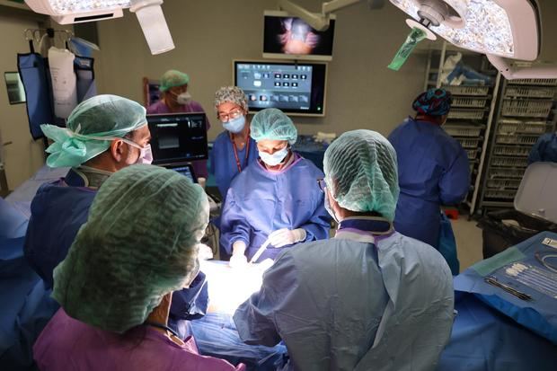 El Hospital de Bellvitge realiza el primer trasplante con un corazón “parado” en Cataluña