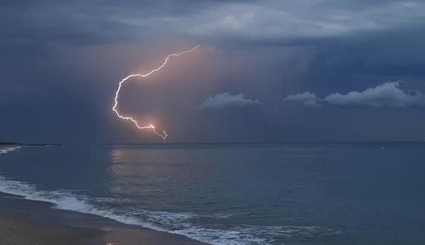 Tormenta vista desde la playa de Gavà (FOTO: Xavi Cabo)