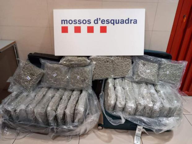 De viaje desde Tailandia al Aeropuerto de El Prat con 50 kilos de marihuana en la maleta