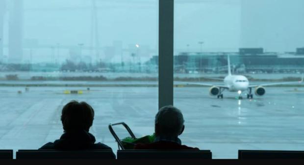 Detenido en el Aeropuerto de El Prat. Un pasajero ebrio amenaza a la tripulación en pleno vuelo