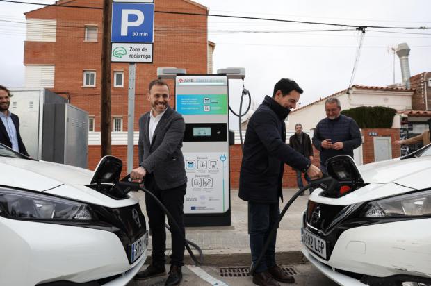 Castelldefels estrena dos nuevas estaciones de recarga de vehículos eléctricos