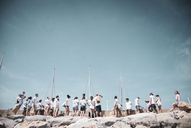 Anímate a poner tu granito de arena en la limpieza de la playa de Castelldefels