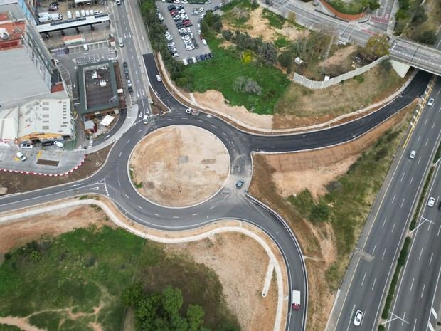 Nueva rotonda del ARE Montesa, en el cruce entre las calles Vic, Verge de Guadalupe y Sant Jordi