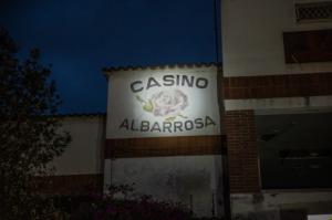 Viladecans se mantiene firme en su lucha por desalojar el okupado Casino d'Alba-rosa