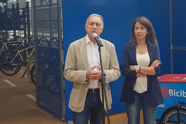 Antoni Poveda junto a Raquel Sánchez en la inaguración del nuevo Bicibox de gran capacidad en Gavà.