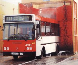 Los desconocidos orígenes del bus urbano de Cornellà: el aniversario de la histórica línea 835