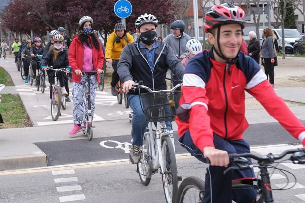 Viladecans estrena más de 2,7 km del nuevo carril bici del Parc de la Riera 