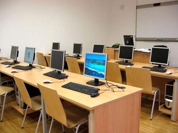 El cierre de centros educativos paraliza a 147.000 estudiantes en el Baix Llobregat