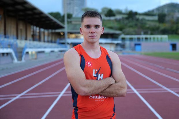 Joan Martínez vistiendo la camiseta de L'Hospitalet Atletisme