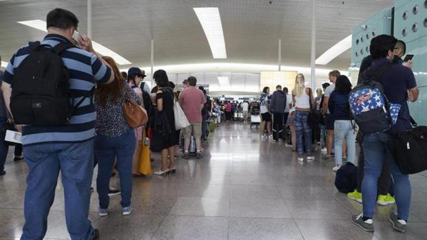 El Aeropuerto de Barcelona-El Prat se desploma en el ranking y los viajeros no pueden creer por qué