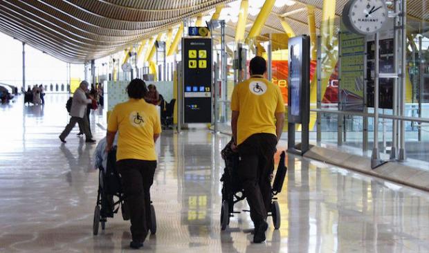 Servicio de asistencia a personas con movilidad reducida en el Aeropuerto Josep Tarradellas Barcelona - El Prat