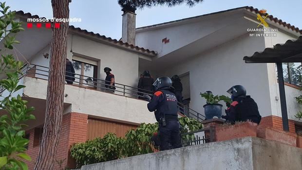 Mossos y Guardia Civil desarticulan una peligrosa banda de atracadores que operaba en Pallejà