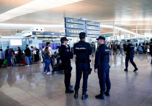 Detenido en el Aeropuerto un miembro de una banda neerlandesa que huía de ocho años de prisión