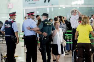 Detenido en el aeropuerto de El Prat mientras intentaba huir de una denuncia por agredir a su pareja