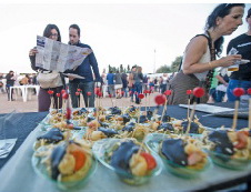 Les iniciatives populars reforcen a Viladecans i Cornellà la gastronomia Km0 amb productes del Parc Agrari