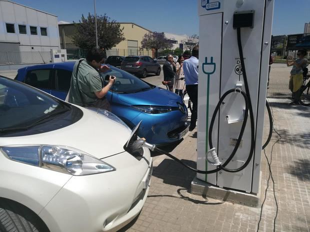 Expediente sancionador a las seis estaciones de recarga de vehículos eléctricos del Baix y L’Hospitalet