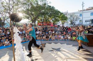 Viladecans se transforma en un escenario con la 35.ª edición del Festival Al Carrer