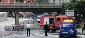 Una fuga de agua obliga a cerrar al tráfico un vial que conecta con seis barrios de L'Hospitalet