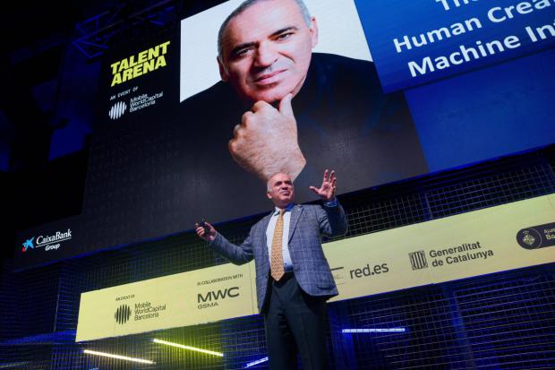 Garri Kasparov, excampeón mundial de ajedrez y referente global en inteligencia artificial (IA), en un instante de su conferencia en el Talent Arena (FOTO: talentarena.tech)