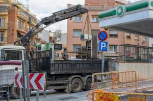 Adiós a un icono. La gasolinera Monclar cierra sus surtidores tras décadas de servicio en Sant Boi