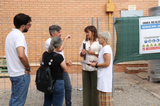 Gemma Badia visita las obras en las escuelas de Gavà