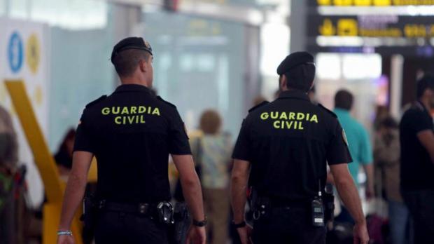 Detenido un hombre en el Aeropuerto de El Prat por agredir sexualmente a una azafata en pleno vuelo