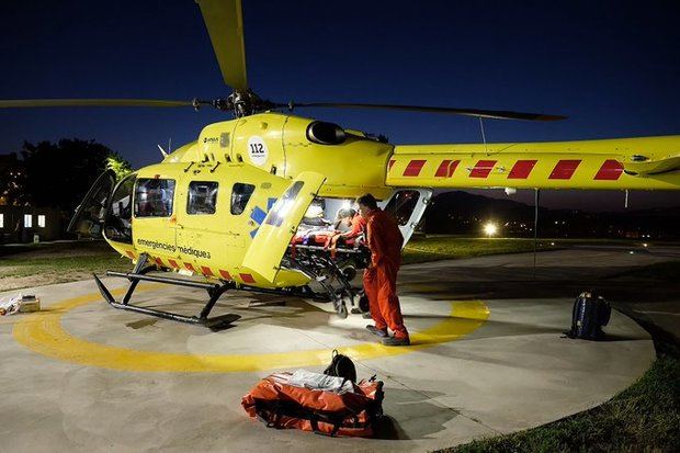 El SEM trasladó al turista francés en helicóptero, en estado grave, desde la T2 al Hospital de Bellvitge