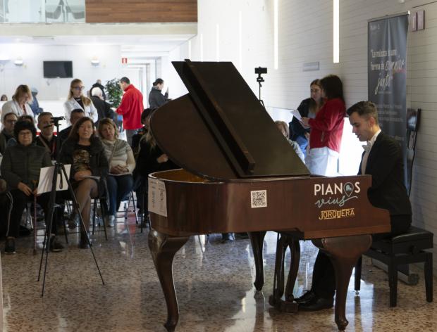 El Hospital de Bellvitge cierra su programa de salud mental con un concierto de piano