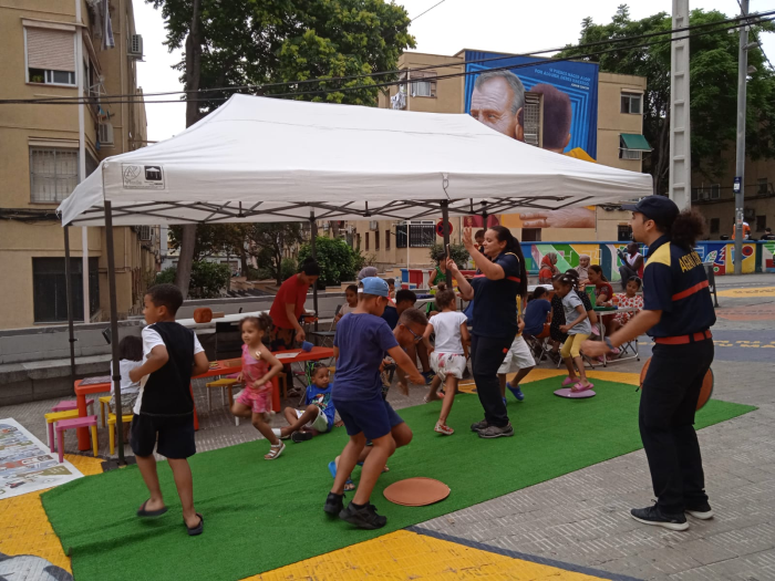 Juegos infantiles en las plazas de L'Hospitalet para fomentar la convivencia y el civismo