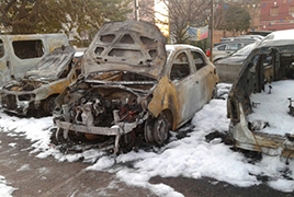 Divuit vehicles incendiats a un pàrquing d’Esplugues