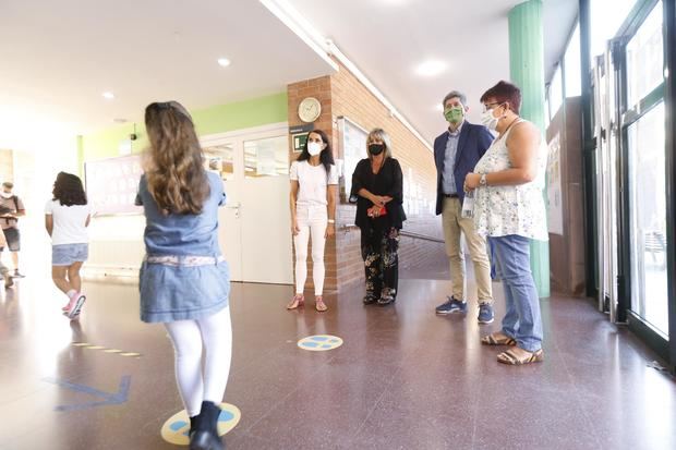 El curso escolar comienza sin los recursos prometidos por la Generalitat a los centros del Baix y L’Hospitalet