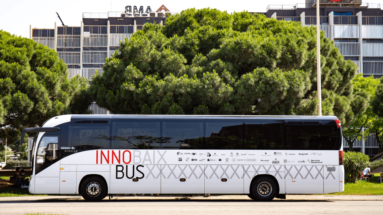 El Innobus arranca motores: una ruta con paradas en las grandes empresas del Baix