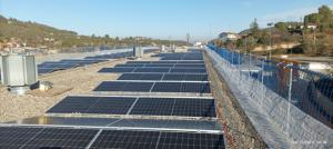 Placas solares en el tejado de dos institutos del Baix Llobregat para el autoconsumo