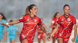 La marcha del equipo femenino de fútbol del Levante Las Planas levanta ampollas en Sant Joan Despí