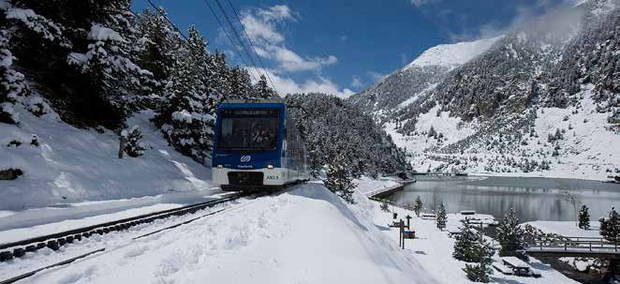 Per Setmana Santa, processó blanca a la muntanya