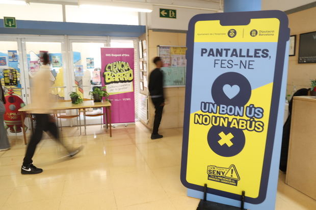 L'Hospitalet lanza una campaña para prevenir la adicción a las pantallas entre los adolescentes