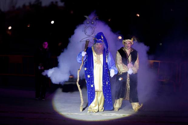 El Mag Maginet llena Cornellà de ilusión los días antes de la Cabalgata de los Reyes Magos