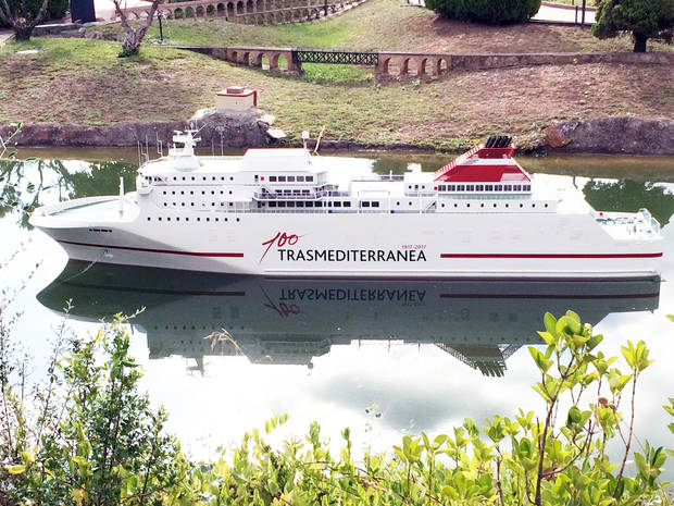 Un barco de Transmediterránea atraca este 11-S en Catalunya en Miniatura