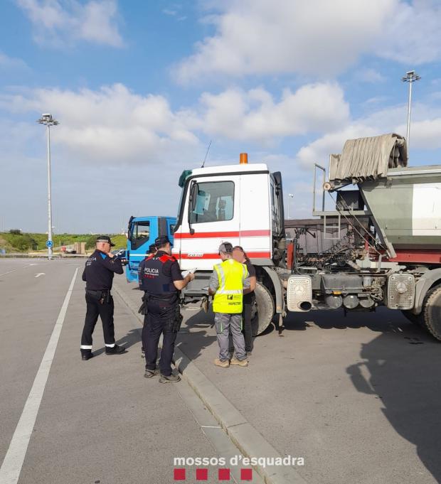 Sin irregularidades en los camiones de basuras que acceden al Port desde El Prat